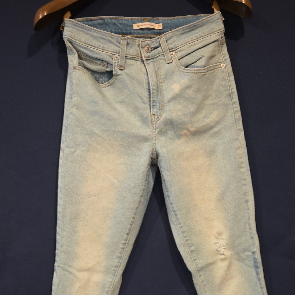 Levis Women's Light Blue Skinny Jeans